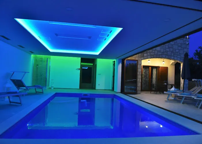 Villa Muskatel -With Heated Pool