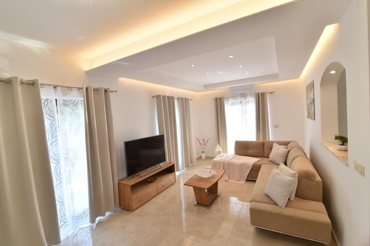 Villa Muskatel -with Heated Pool *