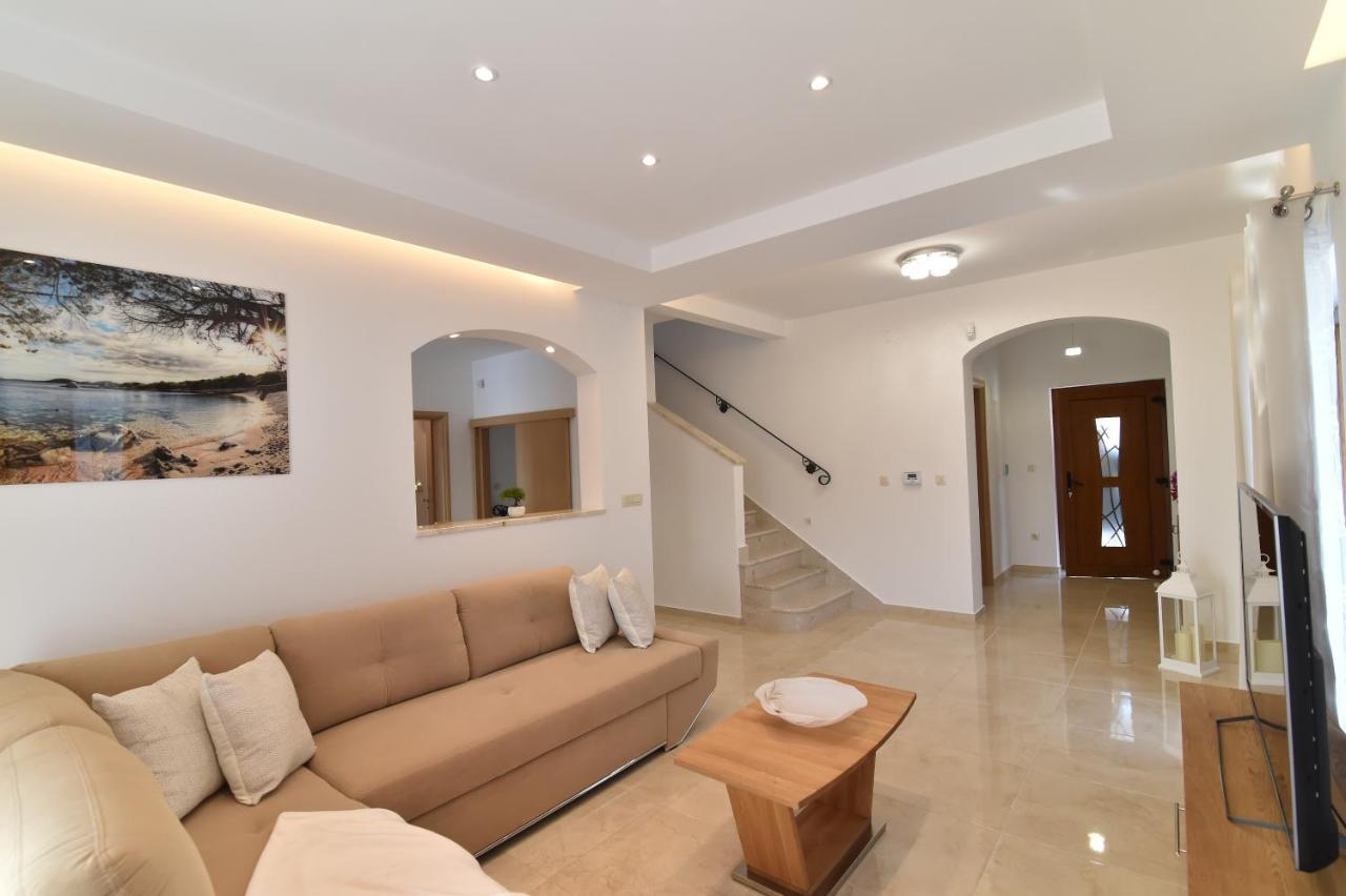 Muskatel -with Heated Pool Villa