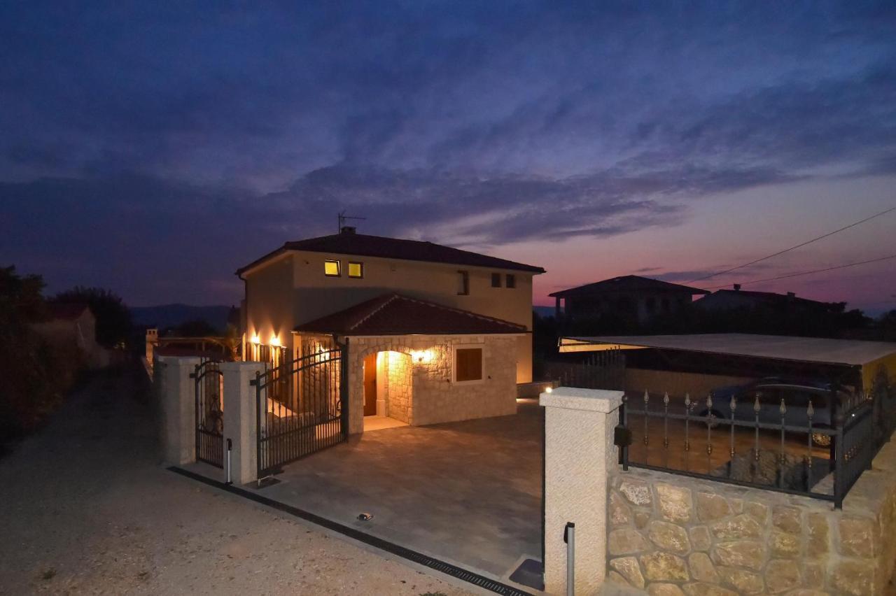 Villa Muskatel -with Heated Pool