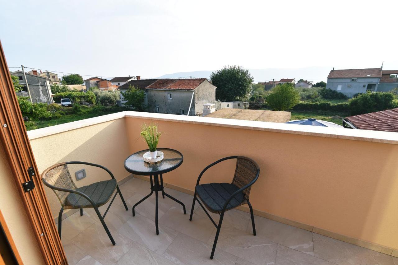 Villa Muskatel -with Heated Pool Brzac