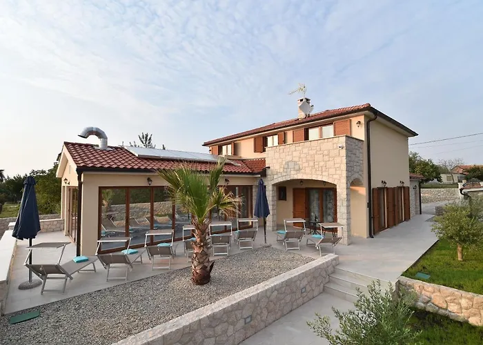 Villa Muskatel -With Heated Pool