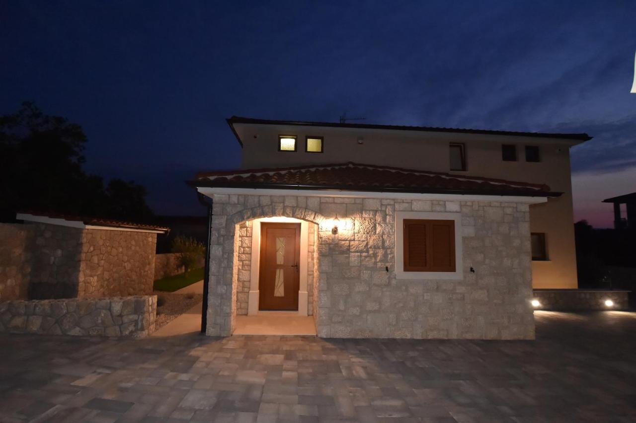 Villa Muskatel -with Heated Pool Brzac