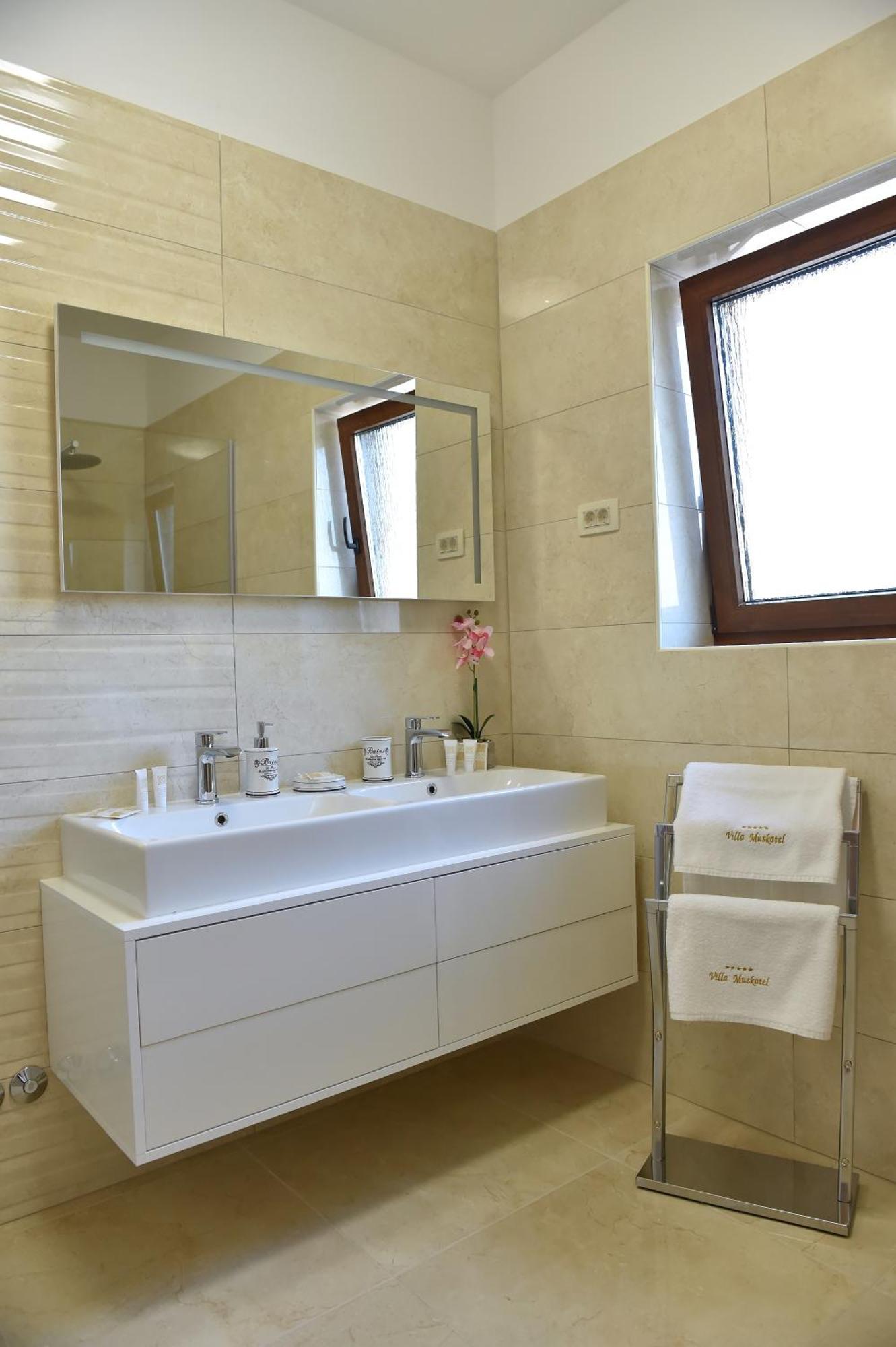 Muskatel -with Heated Pool *