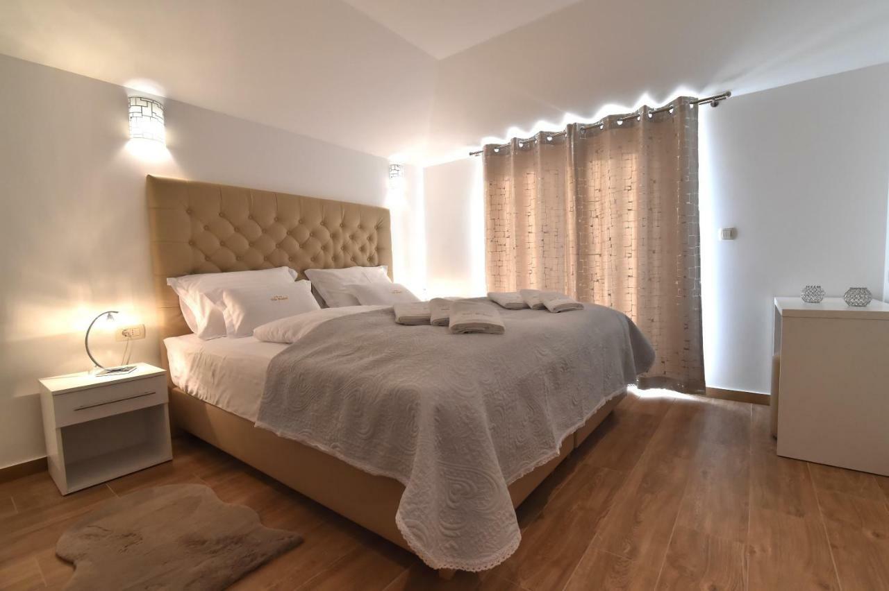 Villa Muskatel -with Heated Pool *