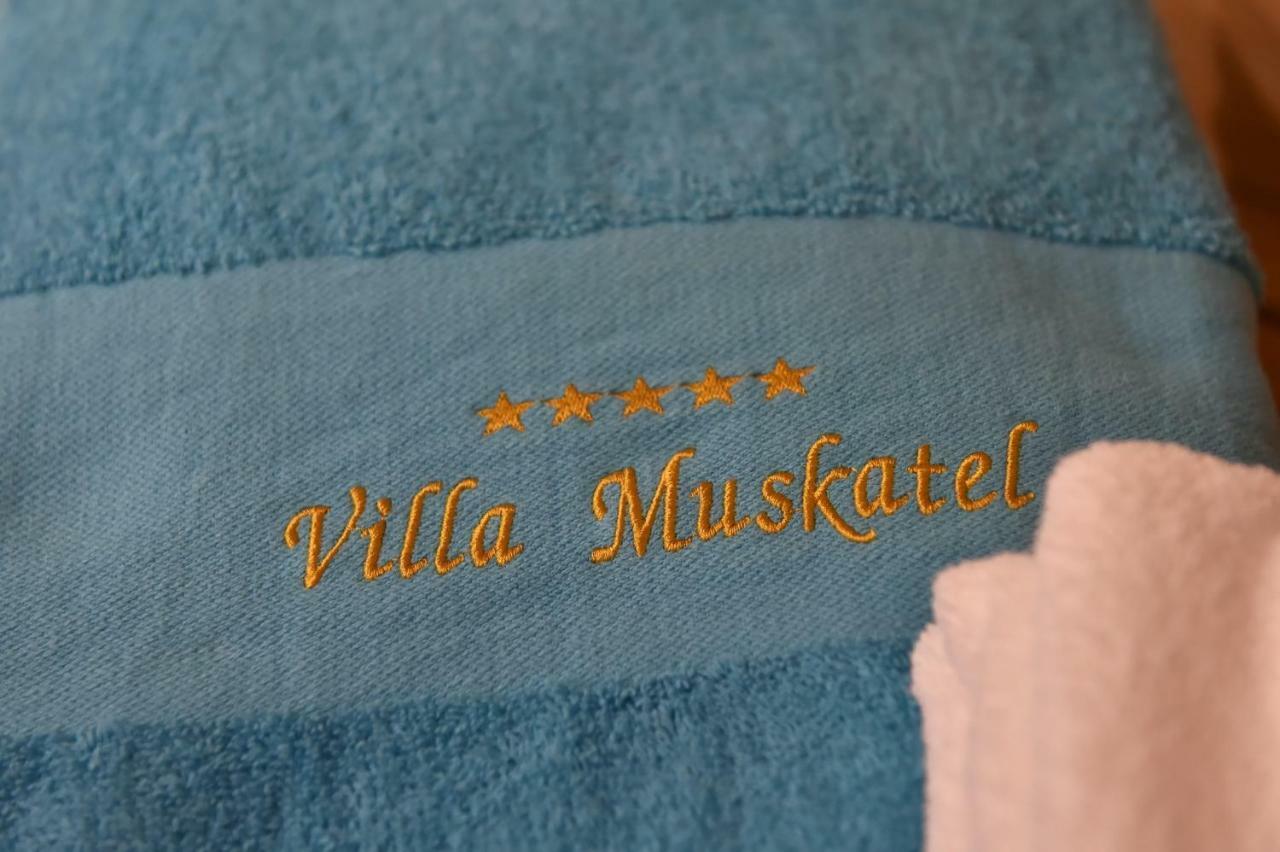 Villa Muskatel -with Heated Pool