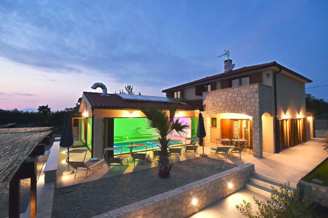 Muskatel -with Heated Pool Villa Brzac